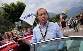 Site officiel de la célèbre course cycliste le tour de france 2021. Tour De France 24 Heures Dans La Roue De Christian Prudhomme Le Parisien