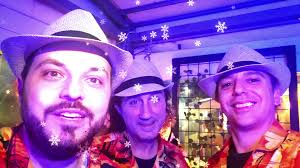 Today is the Ukulele Day! We wish to celebrate our favourite musical  intrument, participating to a Disney songs challenge promoted by Flight  Ukulele, with our version of "The Lion Sleeps Tonight". Happy