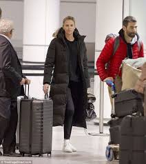 Maybe you would like to learn more about one of these? H Charlize Theron Kykloforei Xwris Meik Ap Enw Sygklonizei Ws Mhtera Sth Nea Tainia Pics Treiler Mothersblog Gr