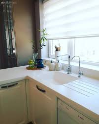 Tezgah arası camlar istenilen ral kodu ve mutfağınızında kullandığınız renge göre işlemesi yapılır. Bu Evde Ahsap Detaylar Tum Oyunu Degistiriyor Sakinlestirici Ve Sik Bir Dekorasyon Ev Gezmesi Luks Mutfaklar Ev Icin Ev Dekoru