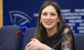 Nem tartja meglepőnek járóka lívia, hogy cigány származású, jobboldali konzervatív politikusként nem hívták meg az uniós romaügyi konferenciára. Jaroka Livia Archivum Pestisracok