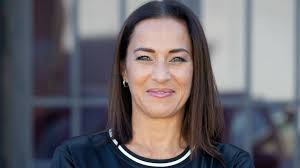 Nelly fésûs was born on december 15, 1971 in debrecen, hungary. Fesus Nelly Igazan Dogos Az Uj Frizuraval A Rajongoknak Is Bejon A Valtas Nlc