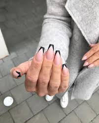 Pin Von Sara Auf Fingernagel In 2020 Schwarze Nagel Acrylnagel Schwarz Stylische Nagel