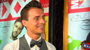 Олекса́ндр олекса́ндрович скічко́ — український телеведучий (канал «україна»), пародист, артист розмовного жанру, актор, політик, громадський діяч, народний депутат україни ix скл.1. Oleksandr Skichko Pro Svoyi Stosunki Iz Zamozhnoyu Divchinoyu Ya Sprijmayu Yiyi V Pershu Chergu Yak Lyudinu Youtube