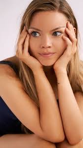 Eloise Skinner's Instagram, Twitter & Facebook