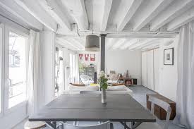 Esprit Loft Sur Cour Avec Poutres Apparentes A Vendre Paris 3e En 2020 Poutres Apparentes Poutres Peintes Poutre Plafonds