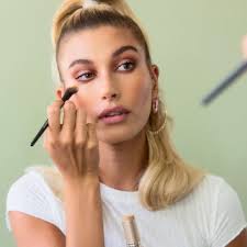 Bare-Minimal Makeup Tutorials for Beginners