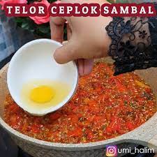 Umi Halim Di Instagram Bismillah Lagi Viral Nih Makkk Cocok Klo Lagi Pas Males Ngulek Sambal Sekali Masak Telor Sama Sambalnya Dah Jadi Di 2021 Telor Cocok Instagram