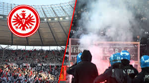 Zusätzlich der preisrahmen ist verglichen mit der angeboteten qualität absolut ausreichend. Eintracht Frankfurt Rip Ultras Police Flag But That S Not Enough