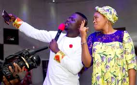 Alabi had descended on the song by adeyinka alaseyori, saying it was meaningless and not inspired by god. The Moment Comedian Met Veteran Singer Tope Alabi In Person Photos