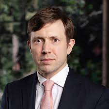 Credit fund currency sleeves