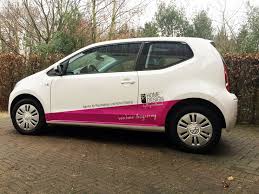 Klein Aber Oho Dieser Vw Up Schrie Formlich Nach Einer Fahrzeugbeschriftung Autobeschriftung Fahrzeugbeschriftung Autofolierung