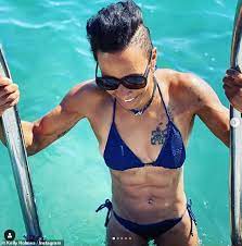 Dame kelly holmes dbe (born 19 april 1970) is a retired british middle distance athlete. Dame Kelly Holmes Reveals She Is Suffering From Coronavirus Aktuelle Boulevard Nachrichten Und Fotogalerien Zu Stars Sternchen