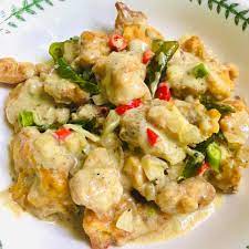 Beberapa ketul ayam yang siap digoreng dimakan sambil memasak. Perjalananku Baru Bermula Resepi Mudah Ayam Masak Butter