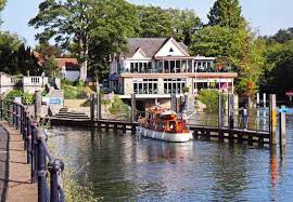 It is next to the maidenhead (west) bank, separated by the lock cut. Boulters Lock Park Review Of Boulter S Lock And Ray Mill Island Maidenhead England Tripadvisor