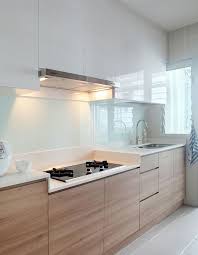 Die Glasruckwand Sind Einfach Und Schnell Zu Reinigen Kuchen Design Ideen Kuchendesign Moderne Kuche