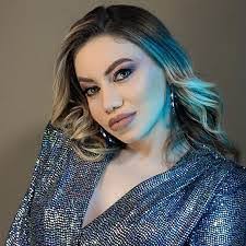 Beatriz Ullrich's Instagram, Twitter & Facebook