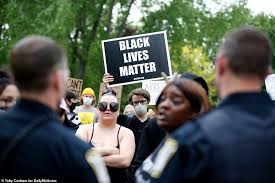 Floyd, an unarmed black man, died after being restrained by chauvin during an arrest in minneapolis on may 25. A Murderer Lives Here Protesters Brand Home Of White Cop Over George Floyd S Death Daily Mail Online