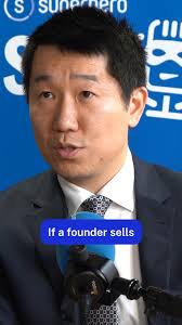 Mark LaMonica, Director of Personal Finance at Morningstar, balances fun,  travel and portfolio growth by searching for companies that have grown  dividends over time. Mark walks us through the metrics he looks