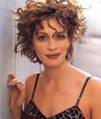 See more ideas about julia roberts hair, julia roberts, hair. Never Seen Julia Roberts With Short Hair I Like It It Shows Off Her Eyes Julia Roberts Hair Celebrity Short Hair Short Curly Hair