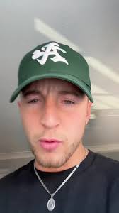 3 Things Straight People Do That Are Considered 'Gay'