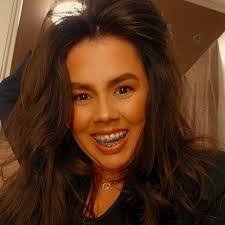 Elisa Capps's Instagram, Twitter & Facebook