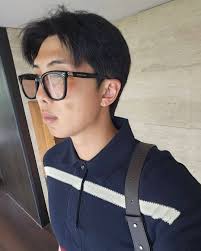 Nuevo post + historia de NAMJOON🐨 en IG❤ 🐨: "yo cocinando (yes america)"  Link https://www.instagram.com/p/DMEleEzvi03/?igsh=MWk1OG03M3E0ZTdncw==  #BTS #방탄소년단 #RM #진 #Jin #슈가 #SUGA #제이홉 #jhope #지민 #Jimin #뷔 #V #정국  #JungKook Maggy Reyes