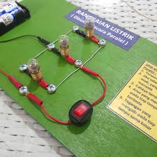 Rangkaian seri adalah rangkaian yang hanya ada satu jalur termpat arus listrik mengalir dari sumber arus listrik. Rangkaian Listrik Lampu Paralel Tugas Praktek Keterampilan Sekolah Shopee Indonesia