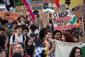 Um dia após negativa, servidores da USP aceitam proposta da reitoria para encerrar greve