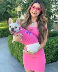 It S Halloween Season Loved Dressing Up As Elle Woods From Legally Blonde With My Blonde Halloween Costumes Halloween Costume Outfits Blonde Halloween Costume