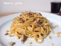 Pasta Con Pesto Di Zucca Pancetta E Noci Ricetta Gustosa Miele Limone Pancetta Ricette Idee Alimentari