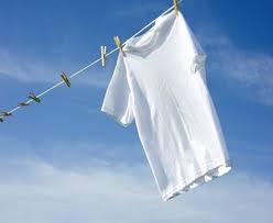 Tienes Ropa Blanca De Algodon Que Ya No Usas Porque Esta Manchada Toma Nota Como Blanquear La Ropa Blanqueando La Ropa Ropa Blanca