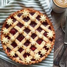 La ricetta della pasta frolla alle mandorle, ottima per un crostata, una torta, dei biscotti e tutto con qualche piccola variazione potrete ottenere una pasta frolla alle mandorle vegan, per andare. Crostata Con Frolla Alle Mandorle E Confettura Di Lamponi Clelia Bakery