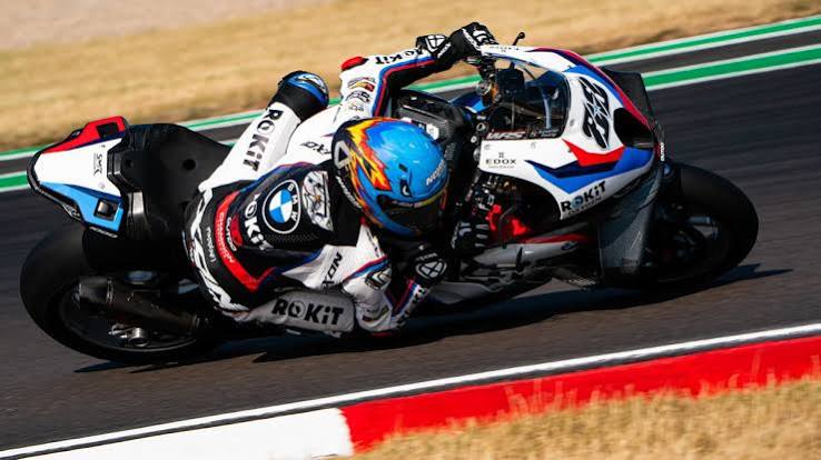 Yeni BMW M1000 RR: Ducati'ye Meydan Okuyacak mı, Yoksa Yolu mu Var?