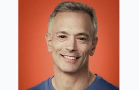 Techmeme: Y Combinator says it has promoted longtime partner Geoff Ralston  to president; Sam Altman says he will no longer be the chairman and will  instead be an advisor (Connie Loizos/TechCrunch)