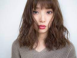 ぱっつん前髪に似合う髪型とは セット アレンジでキマるヘアスタイル特集 folk ヘアスタイル ロング ぱっつん ロング ぱっつん前髪