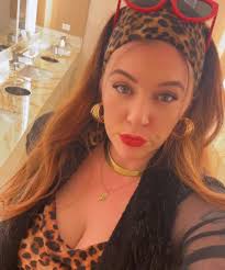 내 가장 친한 친구가 너무 그리워 😭😭😭 모두들 나에게 사샤에 대한 업데이트를 너무 오랫동안 요청해왔어..... 안타깝게도 그녀는  마지막 이사회 청문회에서 차여졌고 진 보호 캠프로 옮겨졌습니다. 연락하고 싶으실까봐 교도소 정보 스크린샷을 포함했습니다. 그녀와