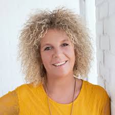 Carmen Bean's Instagram, Twitter & Facebook