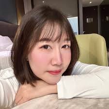 現在人沒用電動牙刷應該不會被笑吧> < 認識5個人中好像有3個都用電動的…. 但我自己還是喜歡手動牙刷的手感XD 這個日本牌子的牙刷