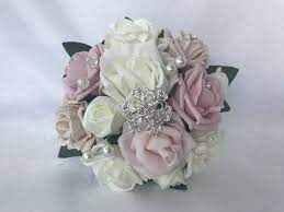 When planning your wedding, we take special care to ensure the bouquets and floral decor reflect your individual style and budget… whether you prefer a look that is timeless and traditional or sleek and contemporary. Artificial Small Bridesmaid Bouquet Posy Brooch