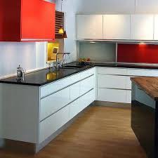 En una cocina no es necesaria demasiada decoración, los muebles, y utensilios rellenan prácticamente todo el espacio, por este mismo motivo tener en cuenta de qué color son y cómo. Muebles De Cocina De Distinto Color Pisos Al Dia Pisos Com