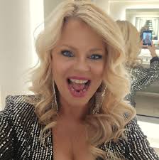 looking for someone who can cut curly hair. The lady who was doing my hair  lives in the East Valley and I'm just not willing to go that far. I'm not  looking