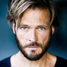 NECESITO este stand de besos.