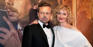 Aj dagmar havlová vo veľkom šije rúška. Na Slavnostni Premieru Filmu Havel Zavitala I Byvala Prvni Dama Dagmar Havlova Cervenykoberec Cz
