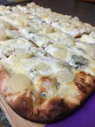 Pear And Blue Cheese Flatbread Pizza With Creme Fraiche And Pear Sauces Pear Chunks Mozzarella And Roquefort C Food Cheese Flatbread Pizza Cooking And Baking