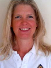 Melanie Betts's Instagram, Twitter & Facebook