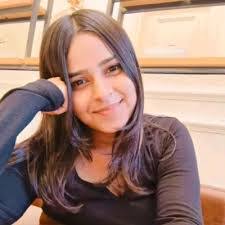 Juli Wallace's Instagram, Twitter & Facebook