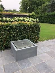 Moderner Wassertisch Aus Zink Als Terrassenbrunnen Terrassenbrunnen Moderner Garten Und Gartenbrunnen