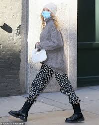 A place to admire my panties and legs. Freedomroo Pregnant Elsa Hosk Keeps Her Baby Bump Bundled In A Cozy Grey Sweater While Out In Nyc Australiannewsreview