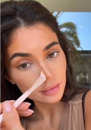 Kylie Jenner Using Her Hands to Blend in Her Foundation